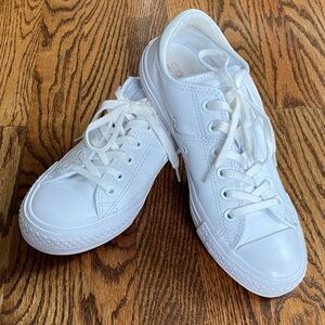 Chuck Taylor Madison OX low top leather converse, size 7.5. Excellent condition
